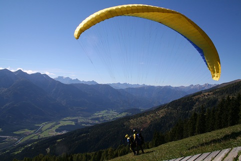 Paragliden auf der Emberger Alm