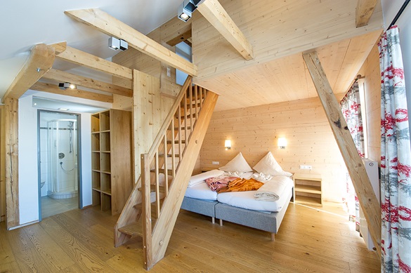 Zimmer im Alpenhof auf der Emberger Alm